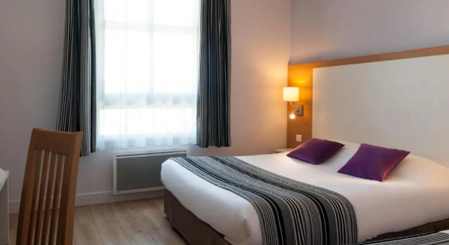 Трёхместный номер Superior The Originals City, Hôtel Continental, Poitiers