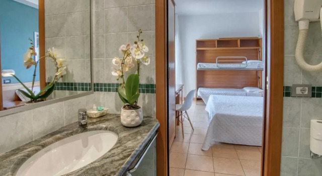 Трёхместный номер Standard с видом на море Hotel Colorado Cesenatico