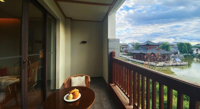 Двухместный номер Standard с видом на озеро Jinmao Purelax Lijiang, The Unbound Collection By HYATT