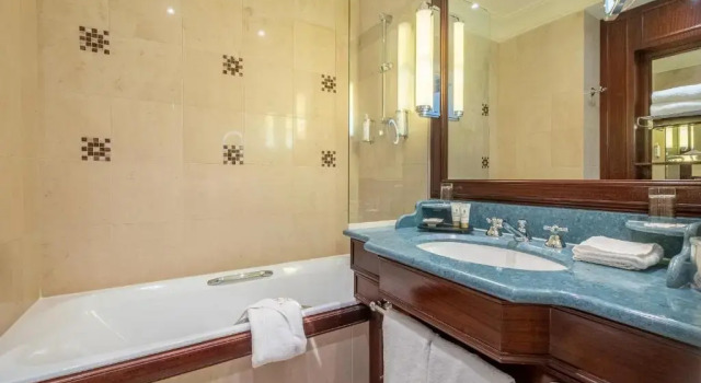 Трёхместный номер Deluxe Hôtel Pont Royal Paris