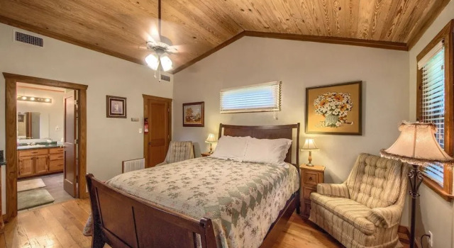 Waldrip Studio Bedroom Cabin by RedAwning, Забронировать Дом для отпуска Фредериксберг Texas Wine Country, рядом с Театр Rockbox