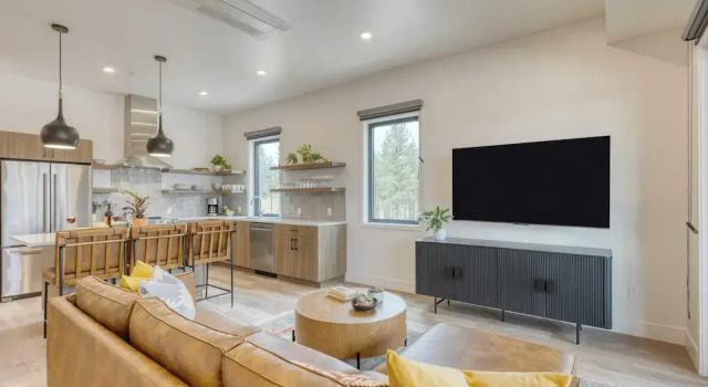 1115 Aerie Buyout 2 Units, Near Downtown Hot Tub + Mountain View, Prenota Casa vacanze Bend 