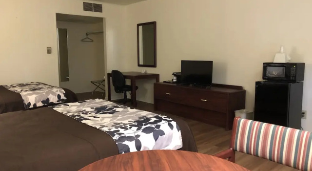 Четырёхместный номер Standard The Budget Inn Express