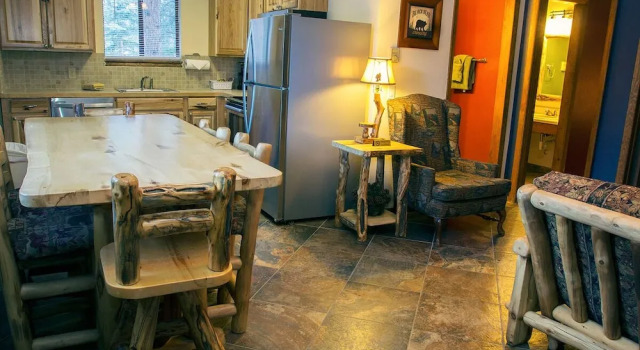 Timber Creek Chalets: 7, Забронировать Шале Отели Эстес-Парк с парковкой, Парковка