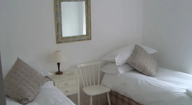 Bronfelin & Troed-y-Rhiw Holiday Cottage