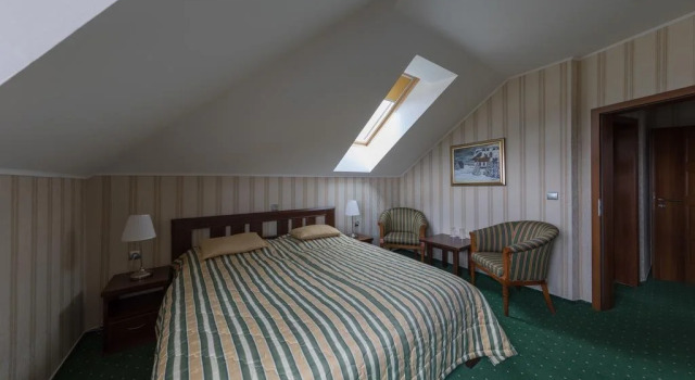 Hotel Krušnohorský Dvůr, Buchen Sie Hotel Dubí Region Ústí