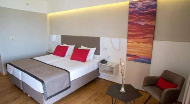 Двухместный номер Superior с видом на сад Ramada Plaza by Wyndham Thraki
