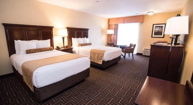 Четырёхместный номер Deluxe Best Western Plus Redondo Beach Inn