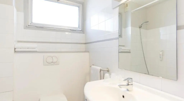 Трёхместный номер Standard ibis budget Pau Lescar