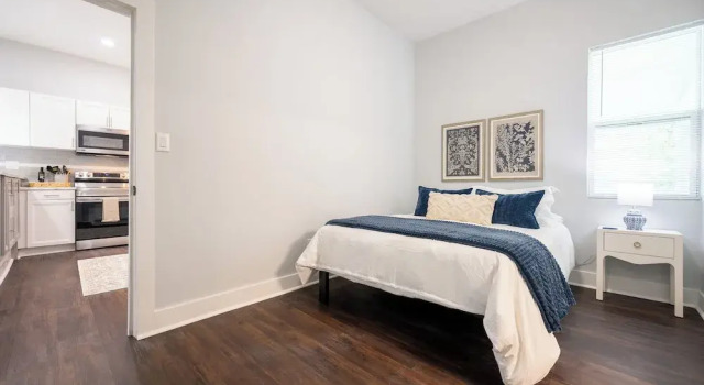 Коттедж Spacious 5-Bedroom Blue Bungalow