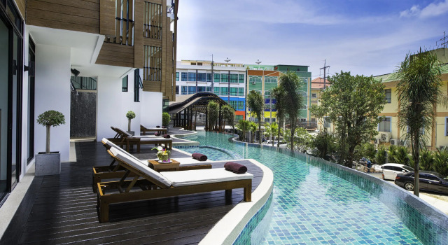 Отель The Lunar Patong