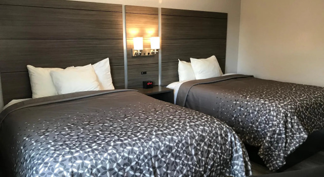 Четырёхместный номер Standard HomeTown Inn