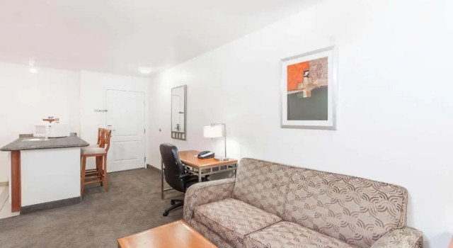 Четырёхместный люкс c 1 комнатой Hawthorn Suites