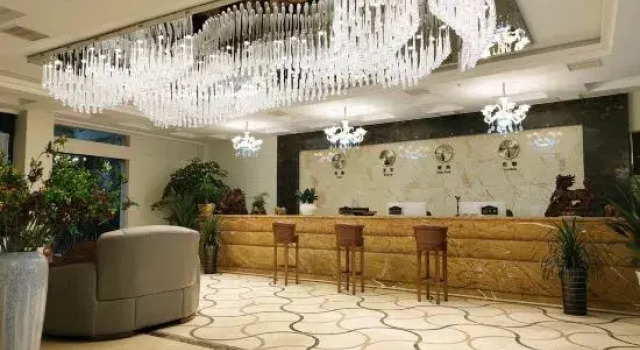 Zhenxiong Qingtian Business Hotel, Rezerwuj Hotel Zhaotong Yunnan