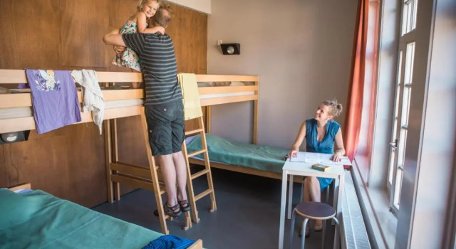 Кровать в общем номере (женский номер) De Draecke Hostel