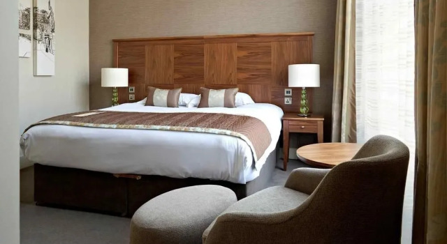 Mercure Farnham Bush Hotel