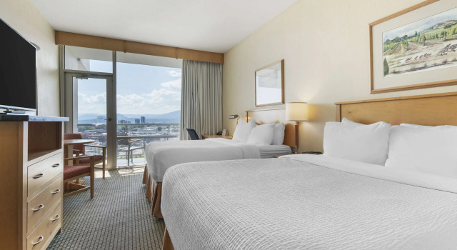 Четырёхместный номер Standard с балконом Best Western Plus Kelowna Hotel & Suites
