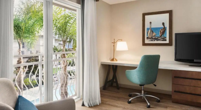 Номер Standard с видом на бассейн Hilton Garden Inn Carlsbad Beach