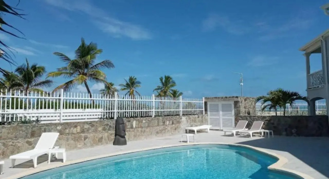 Апартаменты Deluxe Princess Blue, 3BDR, Beach Front Deluxe, Orient Bay, Pool, Wifi 100 Mps
