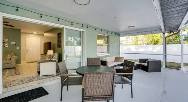 Коттедж 3 Mi to Manasota Key: Stylish Single-story Home!