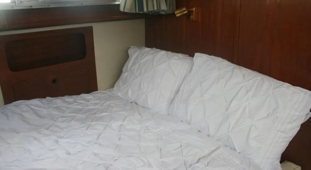 The Rose 37ft Lakeside Yacht inc Hot Tub