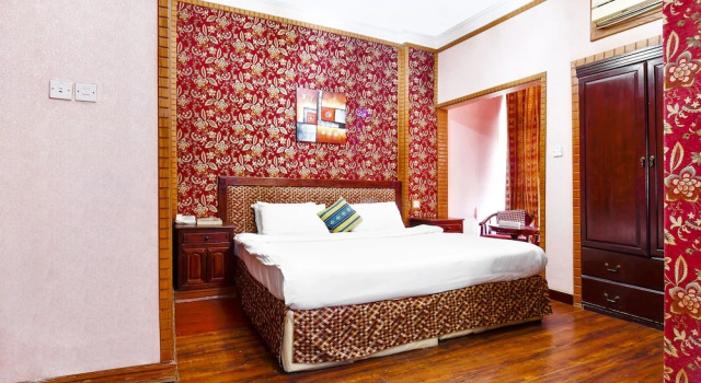 Полулюкс Capital O 125 Moon Plaza Hotel