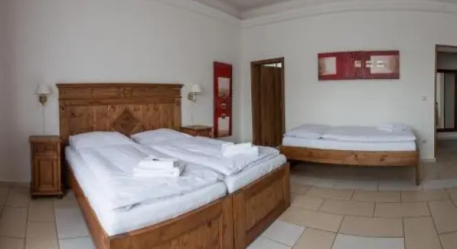 Hotel Laguna, Book Hotel Hoteller i Moravia-Silesia med parkering, Parkering