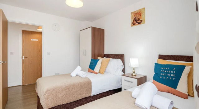 Impeccable 2-bed Apartment in Romford, Забронировать Апартаменты/квартира Отели Большого Лондона с парковкой, Парковка