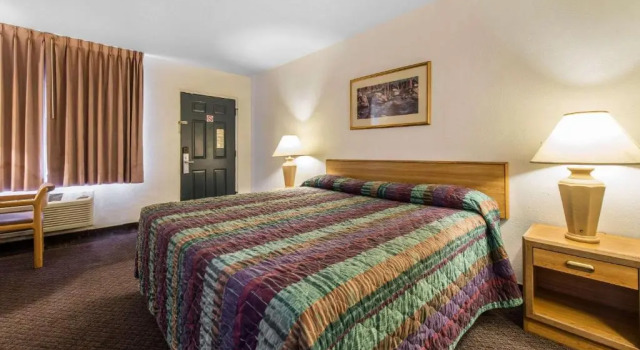 Номер Standard Rodeway Inn & Suites
