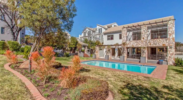 Upmarket Ultra Modern Sandton Apartment, Boek Appartement Sandton 