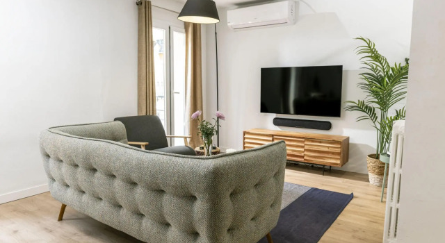Modern & Chic 2BR/2BA apartment in trendy Chueca, Забронировать Апартаменты/квартира Мадрид Провинция Мадрид, рядом с Дом-музей Лопе де Вега