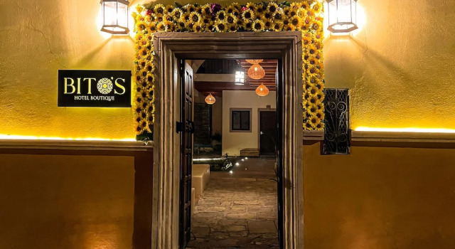 Hotel Bitos Boutique, Забронировать Бутик-отель Отели Сан-Мигель-де-Альенде с парковкой, рядом с Las Monjas Temple, Парковка