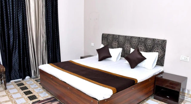 Hotel Aalishan Garden