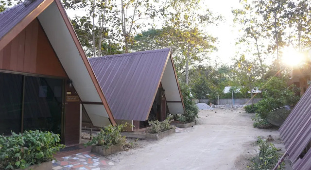 239 Resort Chiangkhan, Varaa Lomakeskus Hotellit North-Eastern Thailand pysäköinnillä, Pysäköinti