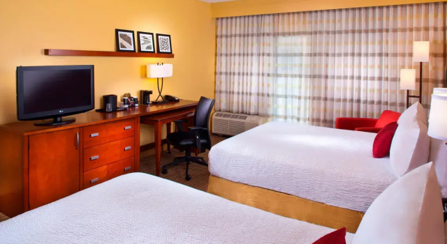 Четырёхместный номер Standard Courtyard by Marriott Baton Rouge Acadian Centre/LSU Area