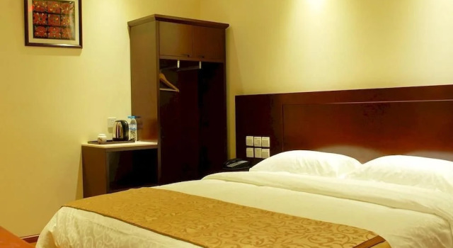 Kunming Impression Jinbi Hotel (Yunnan People's Hospital Branch)(昆明印象金碧酒店(云南省人民医院店)), Book Hotel Hoteller i Kunming med parkering, Parkering