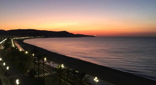 Appartement avec vue mer sur la Promenade des Anglais, Забронировать Апартаменты/квартира Ницца Приморские Альпы, рядом с Пляж Фаброн