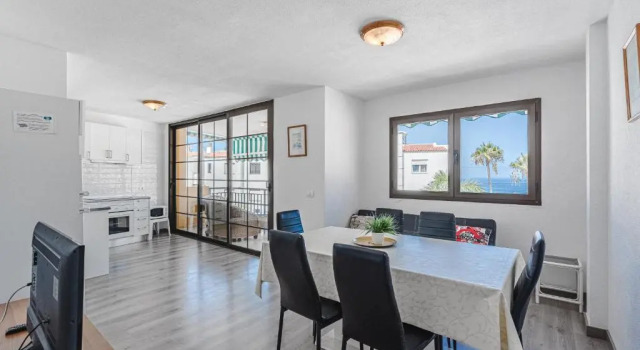 Familienwohnung mit 3 Schlafzimmern nahe Los Gigantes unmittelbar am Ozean, Prenota Hotel Hotel a Tenerife con piscina, Piscina