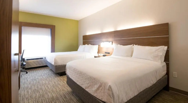 Четырёхместный номер Standard Holiday Inn Express Atlanta-Stone Mountain by IHG