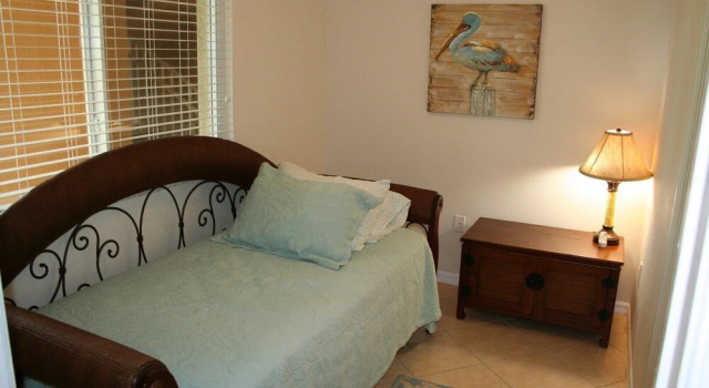 Bella Lago - Beautiful 3 BR Condo - Complex Pool and Fitness Room, Забронировать Отель Отели Fort Myers Area с парковкой, Парковка