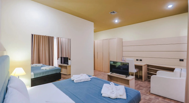 Rapos Resort Hotel, Đặt Khu nghỉ dưỡng Himare Vlorë County