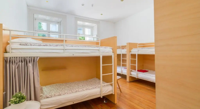 Кровать в общем номере Porto Lounge Hostel & Guesthouse by Host Wise