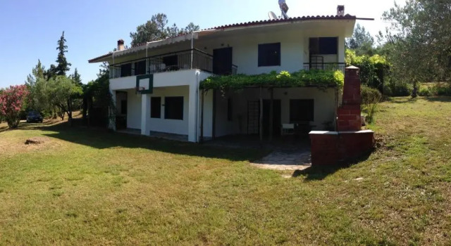 Secluded 1.8 acre garden Villa, for exclusive use with Stunning Views.