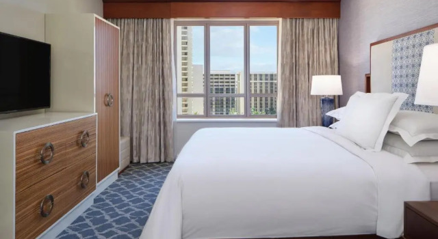Люкс с 2 комнатами с видом на город Hilton Grand Vacations Club Grand Waikikian Honolulu