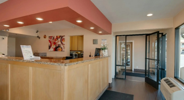 Vagabond Inn Bakersfield South, Reserva ahora Posada u hostería Hoteles en Bakersfield con piscina, Piscina