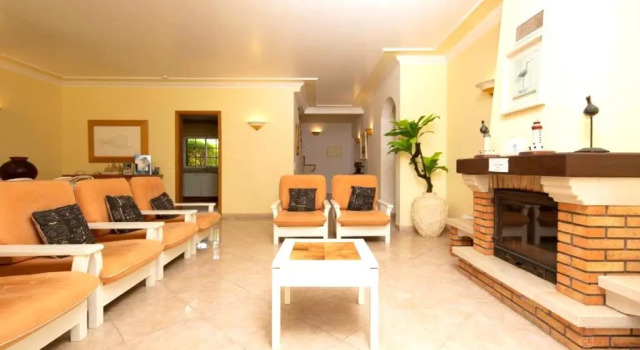 A Stylish Villa With a Private Pool, Short Drive From the Centre, Free AC & Wifi