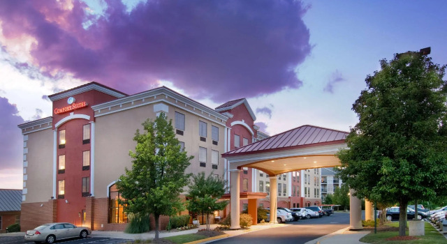 Comfort Suites Dulles Airport, Varaa Hotelli Chantilly 