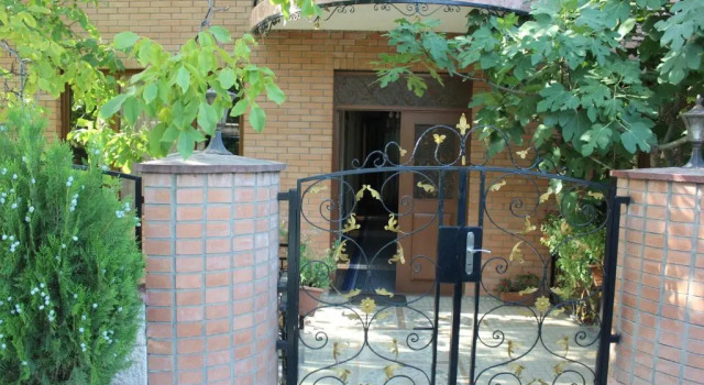 Hotel Panafi, Забронировать Отель Отели Тбилиси с парковкой, рядом с Самаси Арагвели, Парковка
