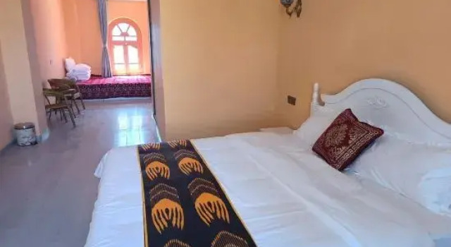 Семейный люкс с красивым видом из окна Pengjing Homestay (Kashgar Xiangfei Yuan Scenic Area)