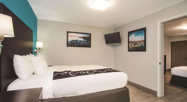 Четырёхместный номер Standard с видом на город La Quinta by Wyndham Oceanfront Daytona Beach